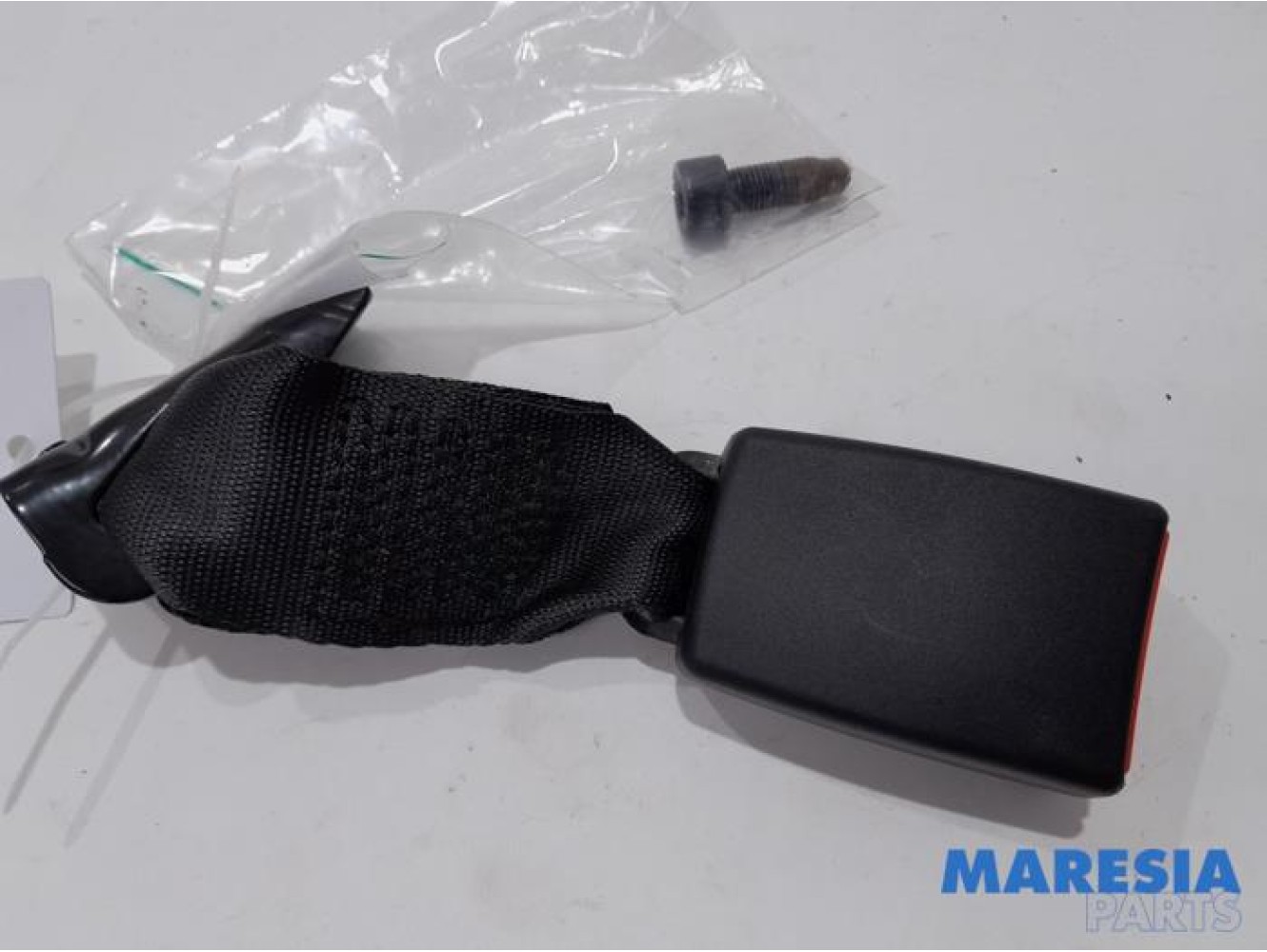 Fiat - 500 - Insertion ceinture de sécurité arrière droite