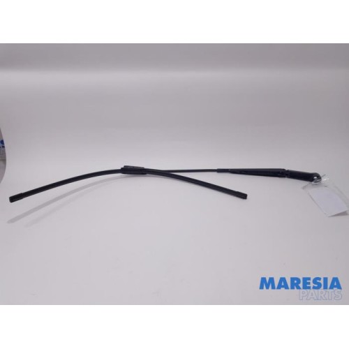 Citroen - C4 Grand Picasso - Front wiper arm