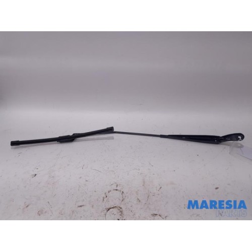 Peugeot - 208 - Front wiper arm