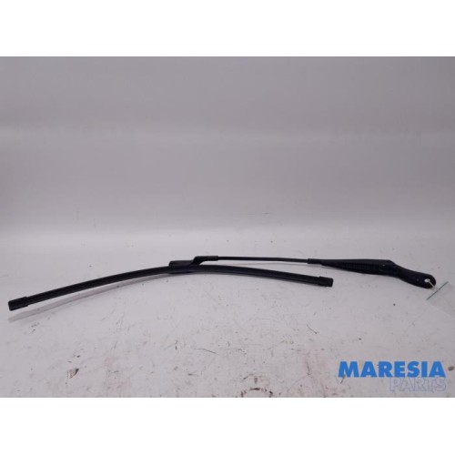 Peugeot - 208 - Front wiper arm