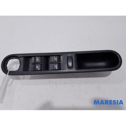 Renault - Espace - Multi-functional window switch