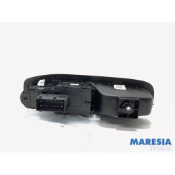 Peugeot - 208 - Multi-functional window switch