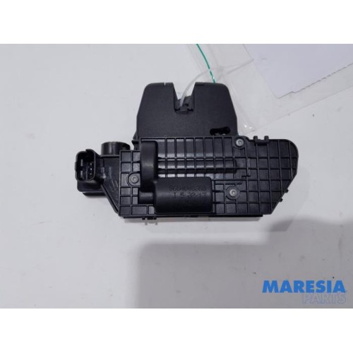 Peugeot - 208 - Tailgate lock mechanism
