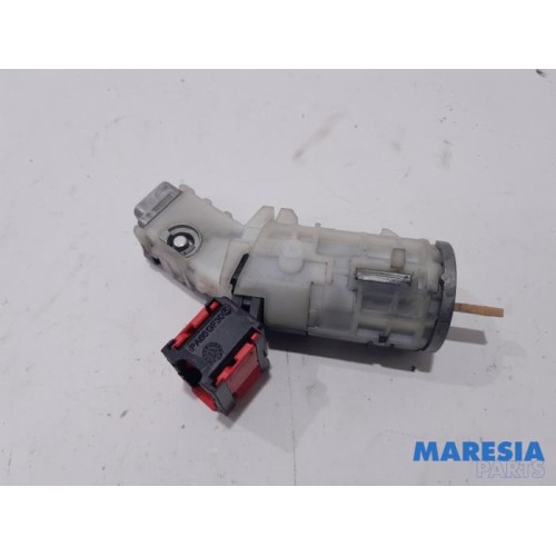 Renault - Trafic - Ignition lock + key