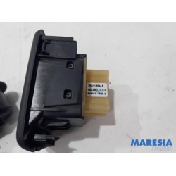 Renault - Trafic - Multi-functional window switch