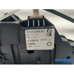 Fiat - Punto - Front door lock mechanism 4-door, right