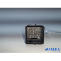 Renault - Trafic - Glow plug relay