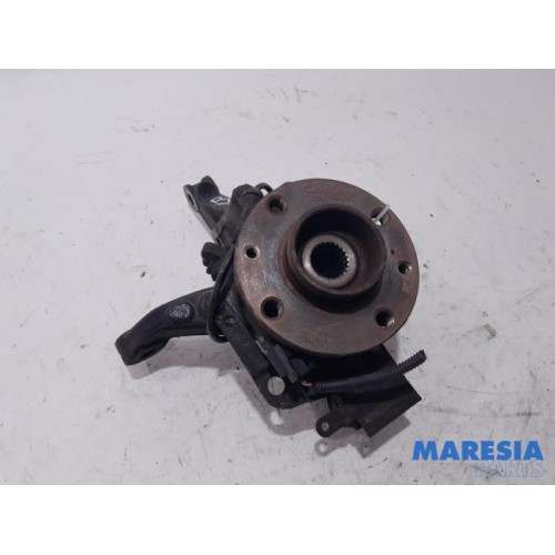 Renault - Captur - Knuckle, front right