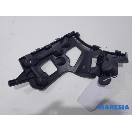 Renault - Captur - Rear bumper bracket, right
