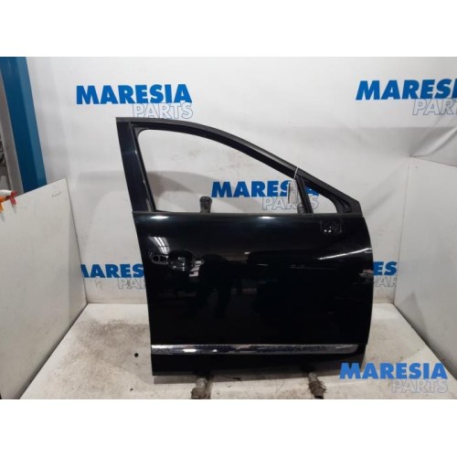 Renault - Scenic - Front door 4-door, right