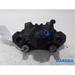 Renault - Clio - Front brake calliper, right
