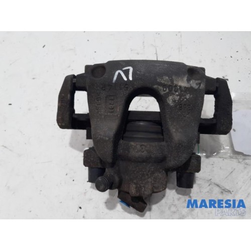Renault - Clio - Front brake calliper, left