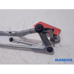 Renault - Clio - Wiper mechanism