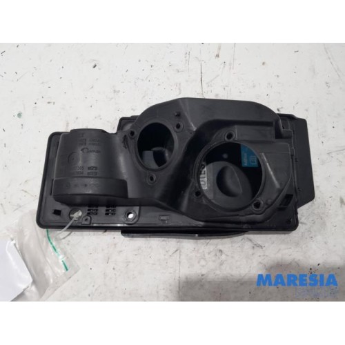 Renault - Trafic - Tank Klep