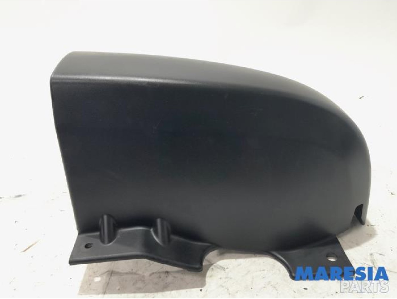 Renault - Trafic - Rear bumper corner, left
