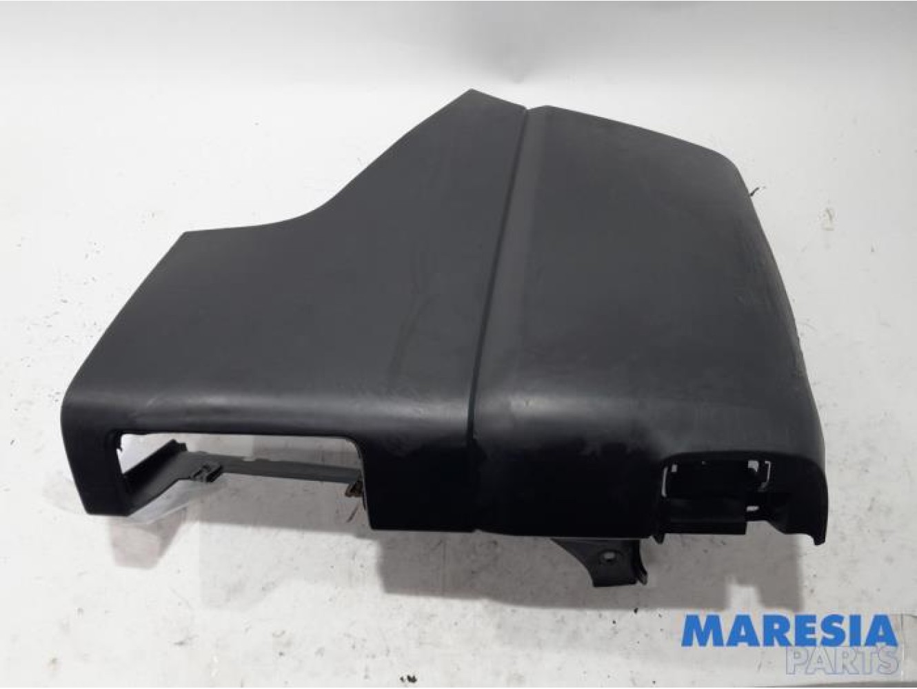 Renault - Trafic - Rear bumper corner, right