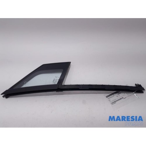 Renault - Captur - Quarter light, front right