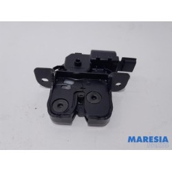 Renault - Captur - Tailgate lock mechanism