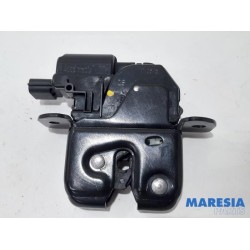 Renault - Captur - Tailgate lock mechanism