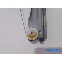Renault - Captur - Rear door window mechanism 4-door, right
