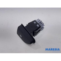 Renault - Captur - Central locking switch