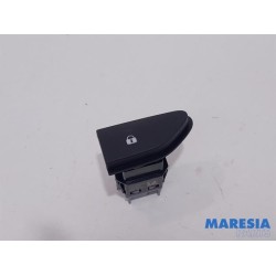 Renault - Captur - Central locking switch
