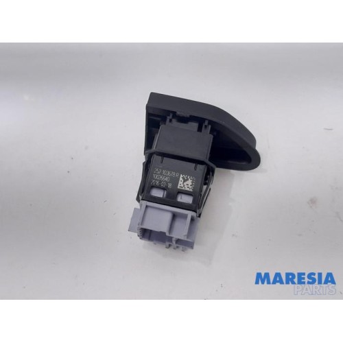 Renault - Captur - Central locking switch