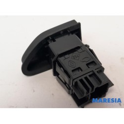 Renault - Captur - Panic lighting switch