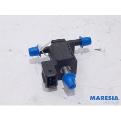 Renault - Captur - Vacuum valve