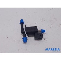 Renault - Captur - Vacuum valve