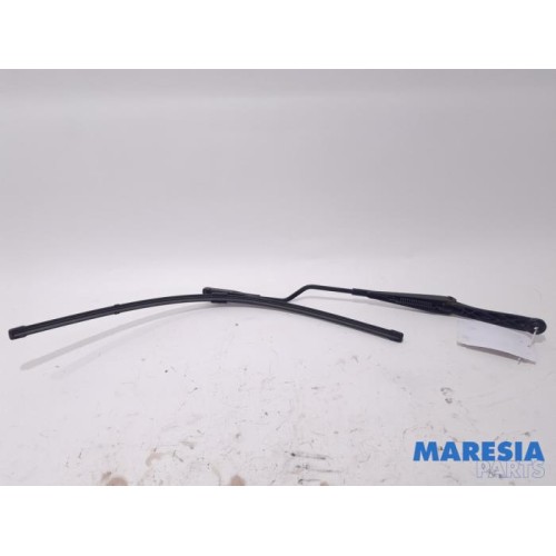 Fiat - Punto - Front wiper arm