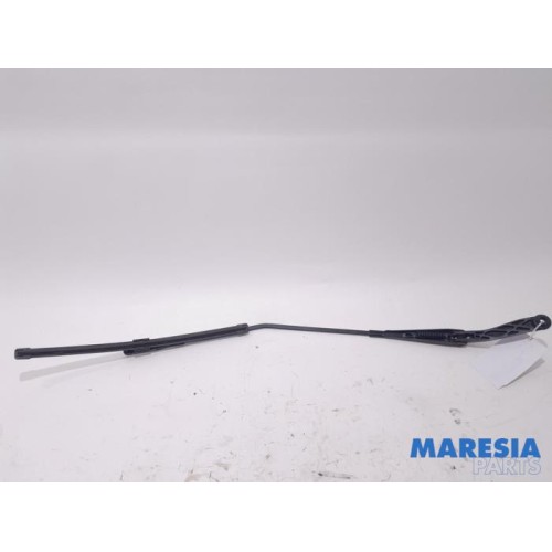 Fiat - Punto - Front wiper arm