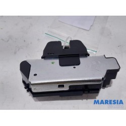 Peugeot - 3008 - Tailgate lock mechanism