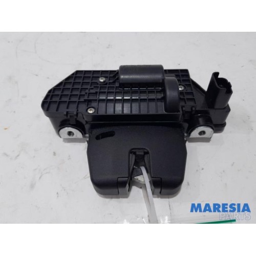 Peugeot - 3008 - Tailgate lock mechanism