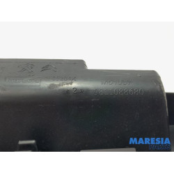 Peugeot - Expert - Rear bumper bracket central