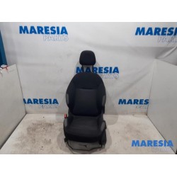 Peugeot - 208 - Sitz links