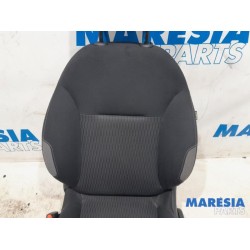 Peugeot - 208 - Sitz links