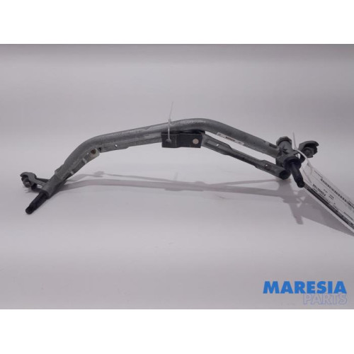 Peugeot - 208 - Wiper mechanism