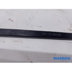 Peugeot - 208 - Front wiper arm