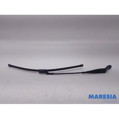 Peugeot - 208 - Front wiper arm