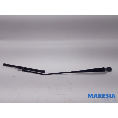 Peugeot - 208 - Front wiper arm