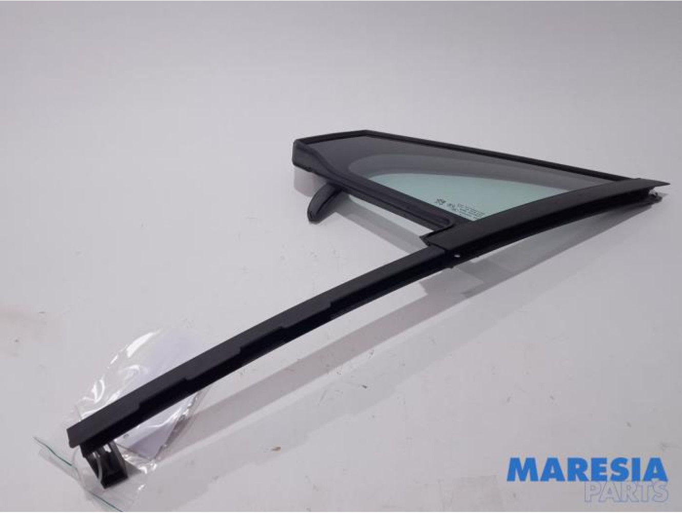 Peugeot - 208 - Vitre triangulaire avant gauche