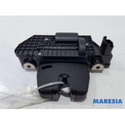 Peugeot - 208 - Tailgate lock mechanism
