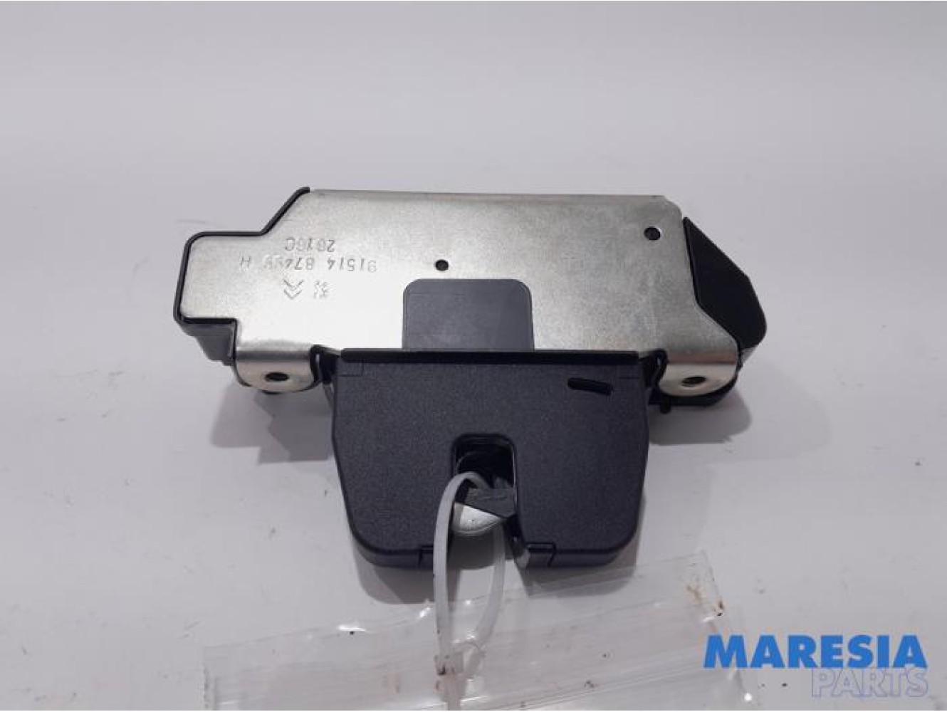 Peugeot - 208 - Tailgate lock mechanism