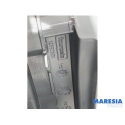 Peugeot - 208 - Middle console