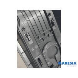 Peugeot - 208 - Middle console