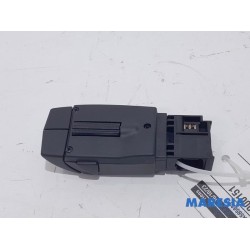 Renault - Clio - Steering wheel mounted radio control