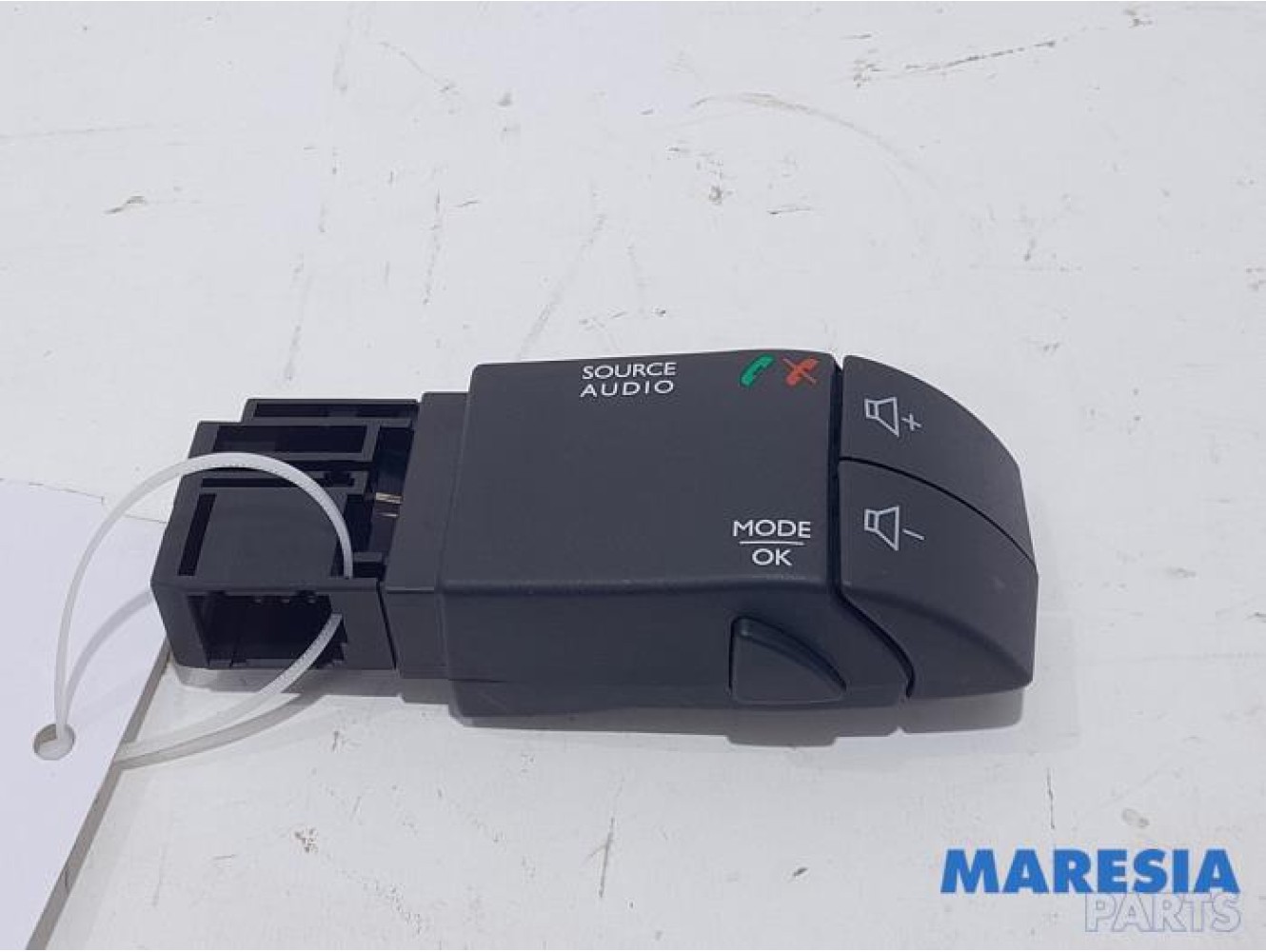Renault - Clio - Steering wheel mounted radio control