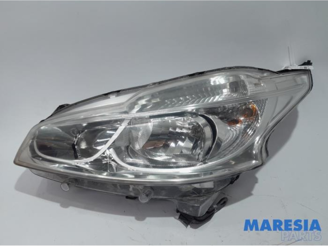 Peugeot - 208 - Koplamp links