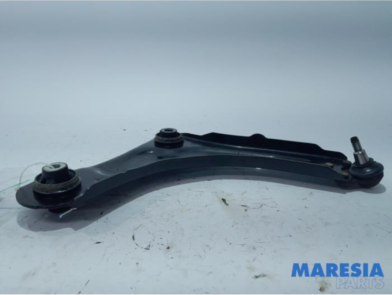 Renault - Scenic - Front lower wishbone, right